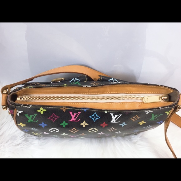 SOLD--100% Authentic Louis Vuitton Lodge GM - Picture 3 of 8